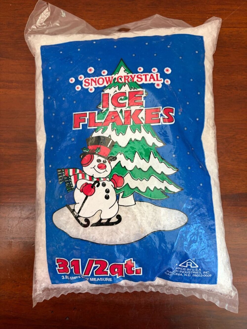 Vintage 3 1/2 Quarts Snow Crystal Ice Flakes, 1980's